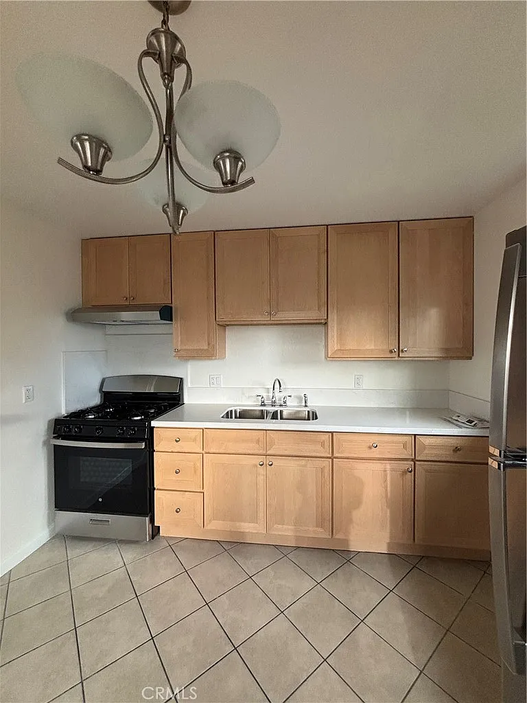 2 bed, 750 sqft, $1,995 — Photo 2