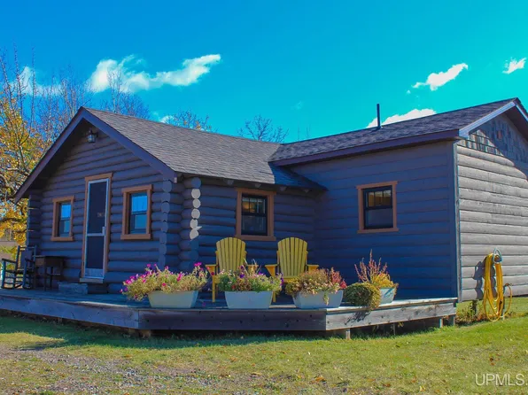 7445 Pine St, Eagle River, MI 49950