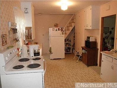 2nd image of 870 W 2nd St
