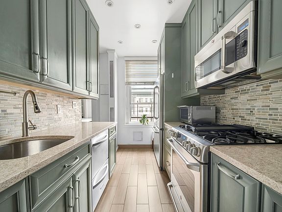 3rd image of 176 W 87th St #11E