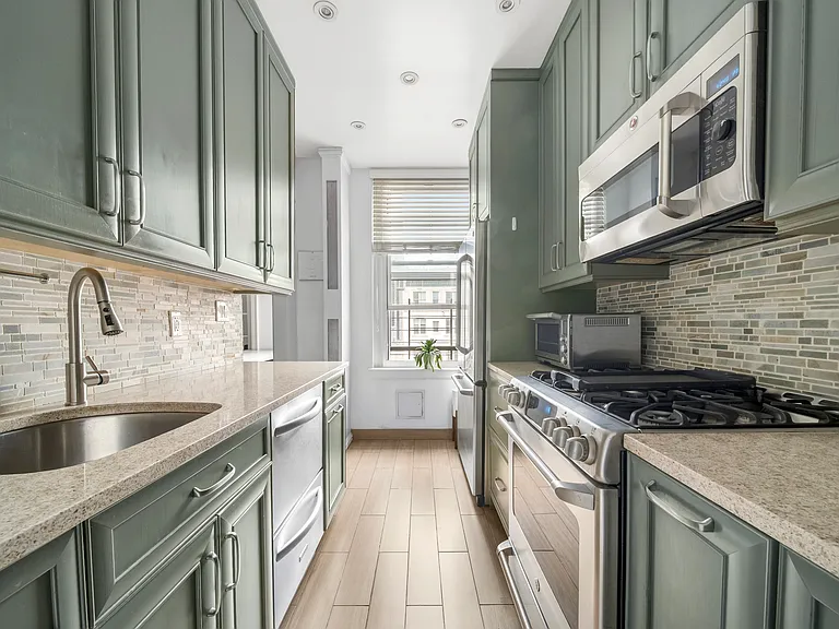 176 W 87th St #11E — Photo 3