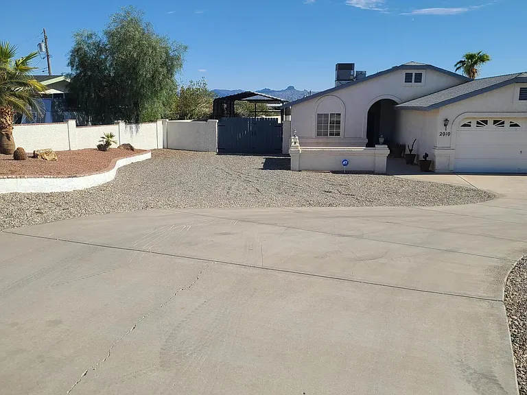 2010 Bombay Dr — Photo 2