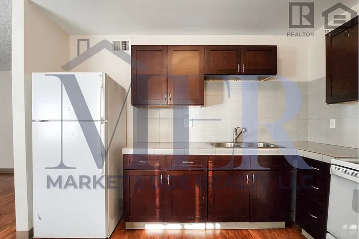 15605 N 29th St #5 — Photo 13