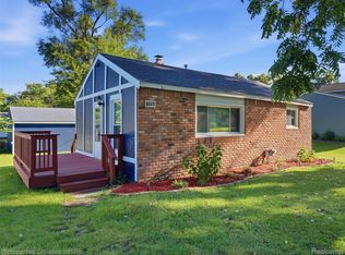 4645 Downing Dr, Pinckney, MI 48169