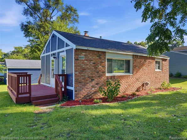 4645 Downing Dr, Pinckney, MI 48169