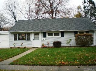 4 Eldorado Blvd, Plainview, NY 11803