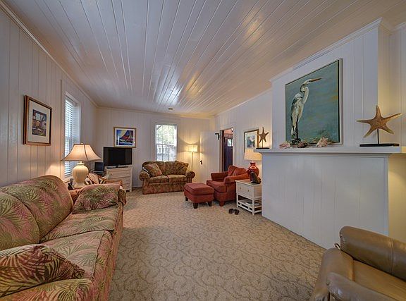 4th image of 1818 Bruce Dr