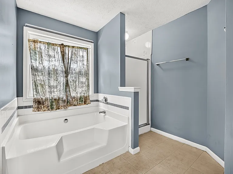 3035 Camelot Woods Dr — Photo 18