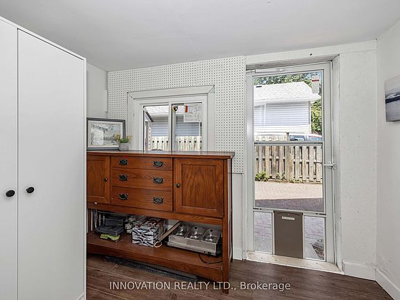 5th image of 58 Russell St N