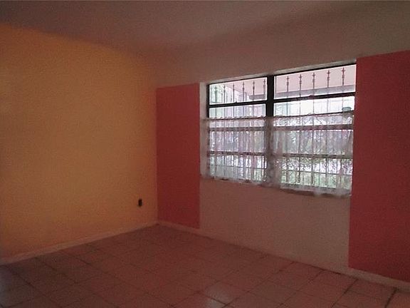 5th image of 2208 Valencia Rd