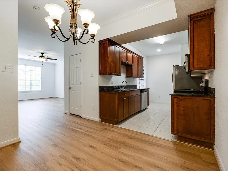 2255 Braeswood Park Dr #294 — Photo 7