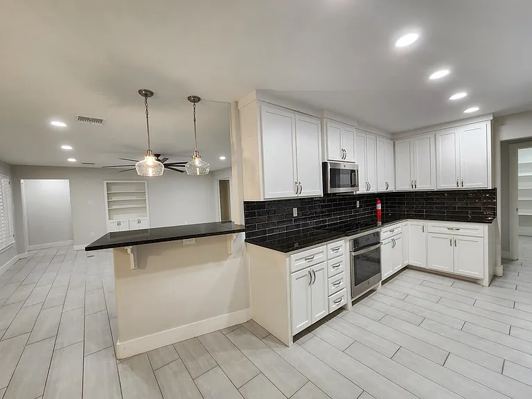 3300 Durant Dr — Photo 25
