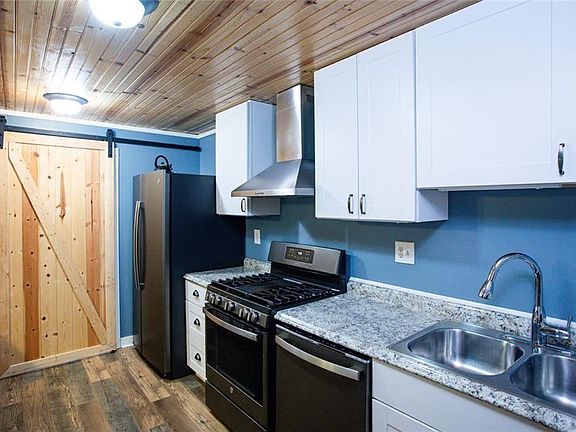 3rd image of 129 Nob Hill Rdg