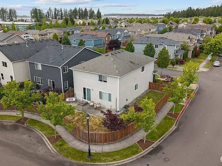 8657 Atlas Ave NE — Photo 3