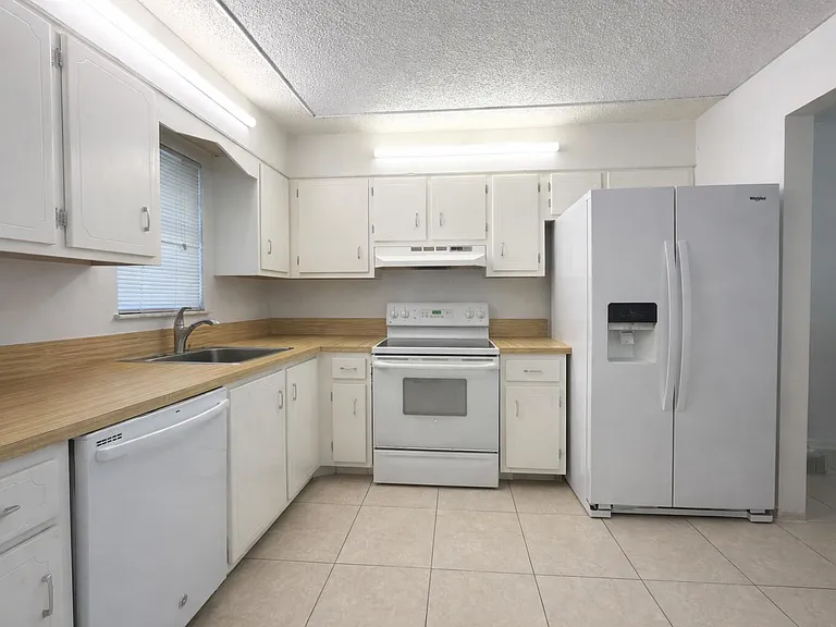 9440 SW 8th St #208 — Photo 25