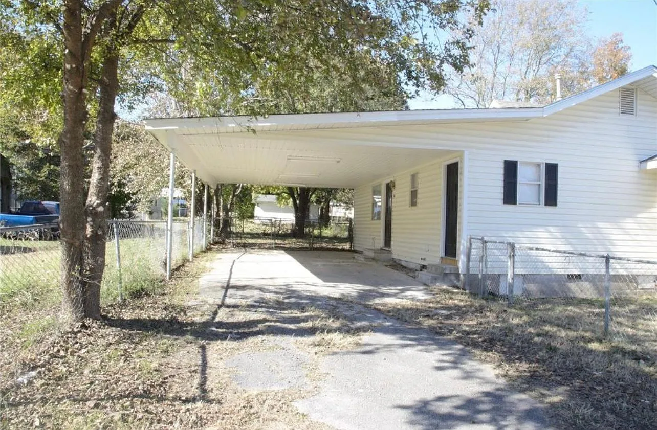 3 bed, 1328 sqft, $1,450 — Photo 3