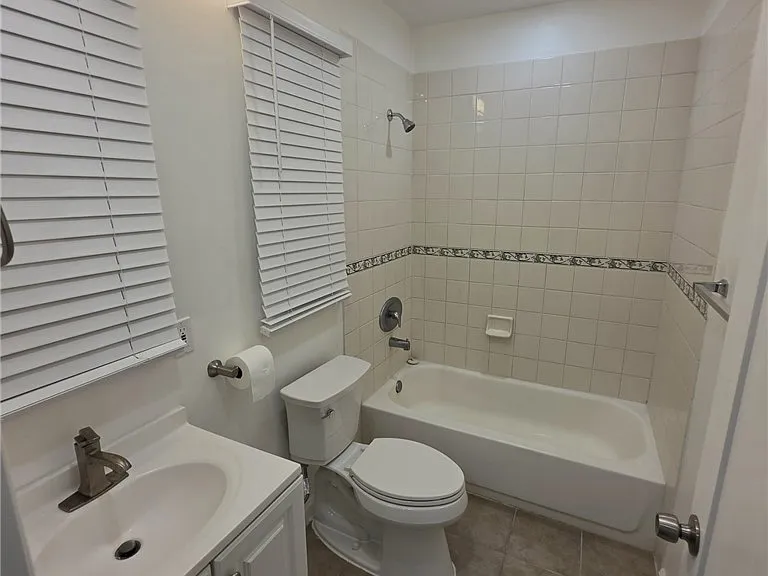 1022 W 57th St — Photo 20
