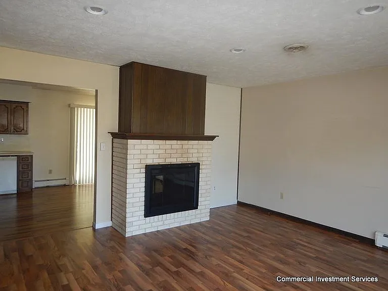 202 S Baytree Ave — Photo 2