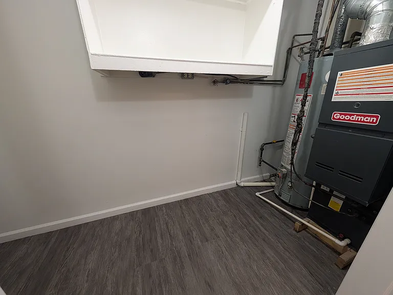 Washer/Dryer Hook-ups