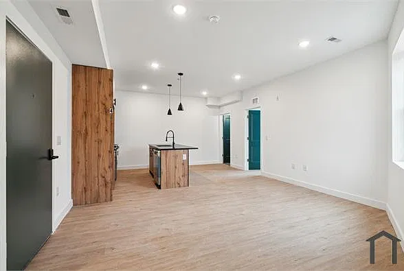 2 bed, $2,000 — Photo 3