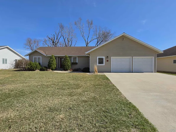 305 Juneau Ave SE, Orange City, IA 51041