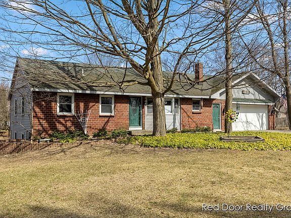 3rd image of 4531 Lancaster Dr