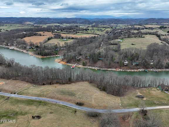 5th image of 38 Lake Pointe Dr