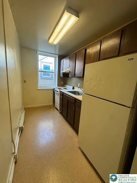 Building Photo - 210 N 6th St #C2