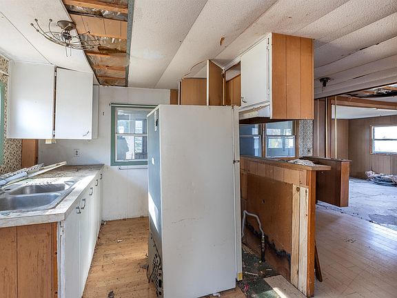 4th image of 701 E Saginaw Rd