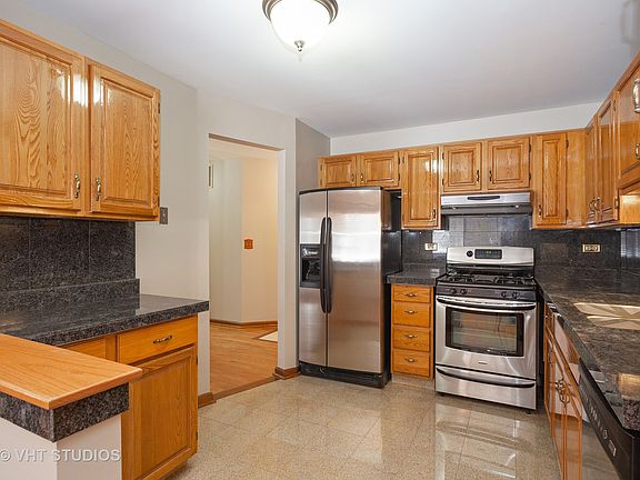 4th image of 1302 Woodside Ct Unit D1