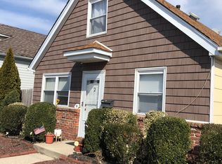 2 Barnes St, Long Beach, NY 11561
