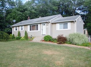 16 Dogwood Ct, Oak Ridge, NJ 07438