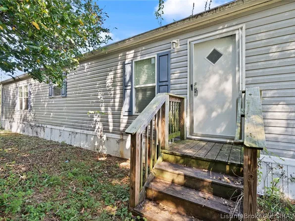 9651 S Hillview Drive, Pekin, IN 47165