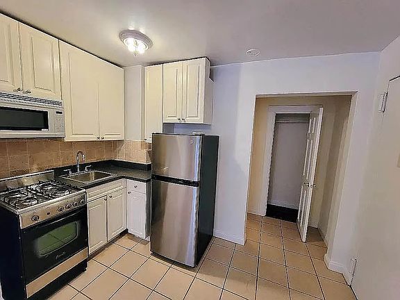 4th image of 310 W 87th St Unit 1P