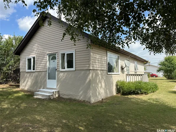 302 Morken Street, Sturgis, SK S0A 4A0