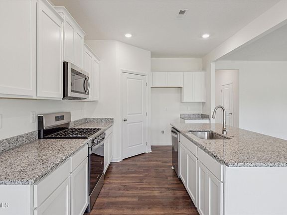 5th image of 535 Fieldcrest Rd