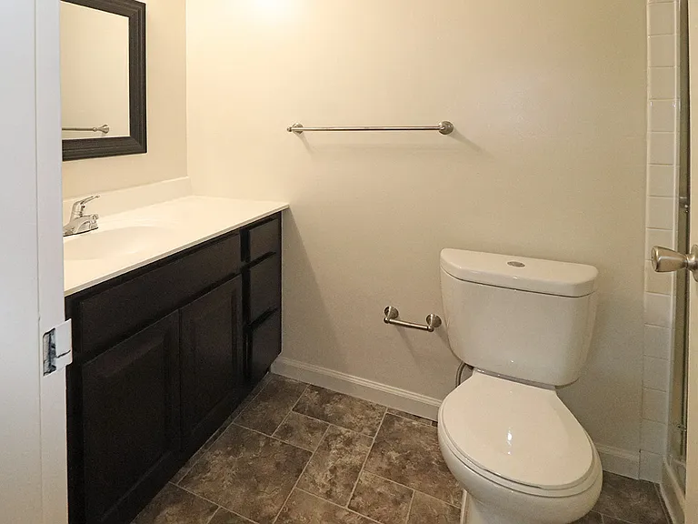 Wynnewood Park Apartments — Photo 24