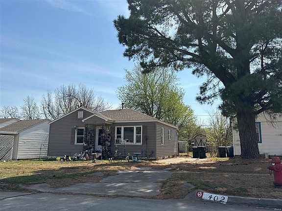 4th image of 402 E Steed Dr