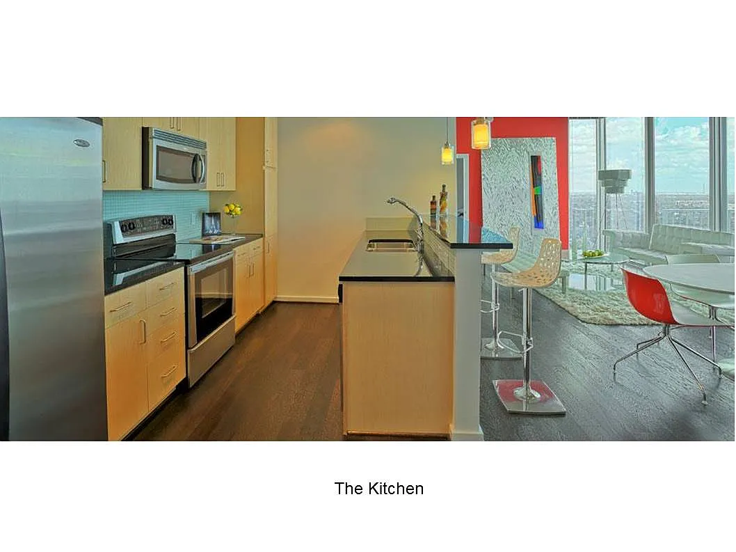 1735 Wade St photo 1