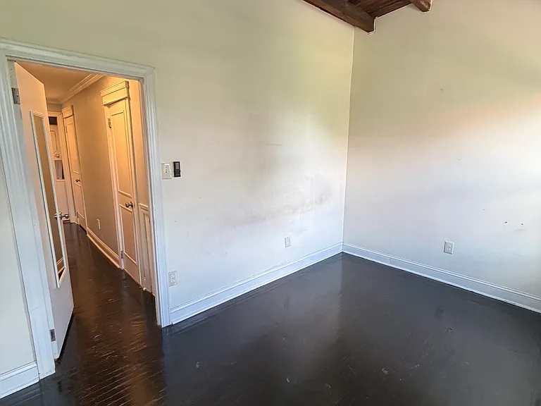 2977 Mercer St — Photo 13