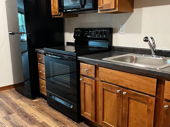 2nd image of 414 Doty St #16