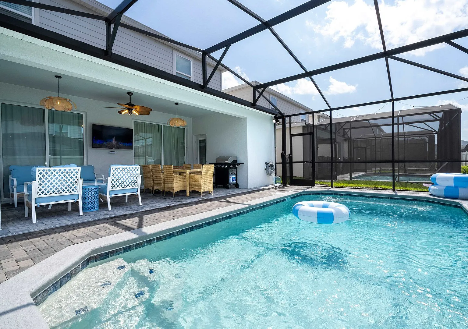 Amazing 5 Suite Home with Resort-Style Amenities — Photo 2