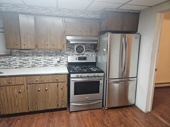 289 Nagel Street image 2 of 18