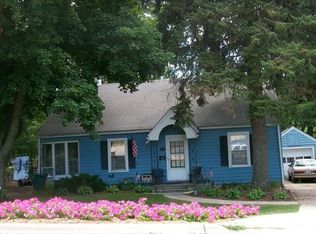 616 Cedar St, Dixon, IL 61021