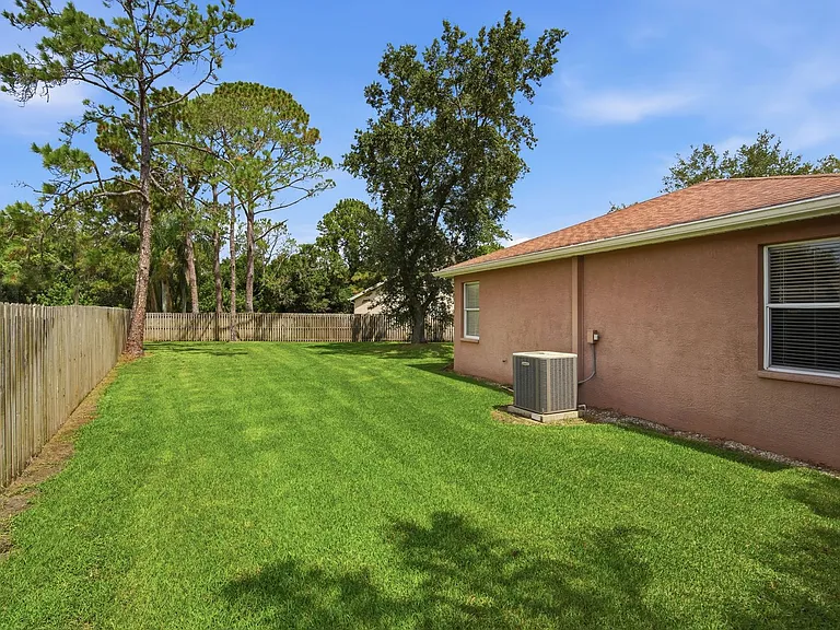 9810 Bennington Dr — Photo 23