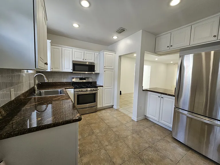 9559 Carlyle Ave #3 — Photo 6