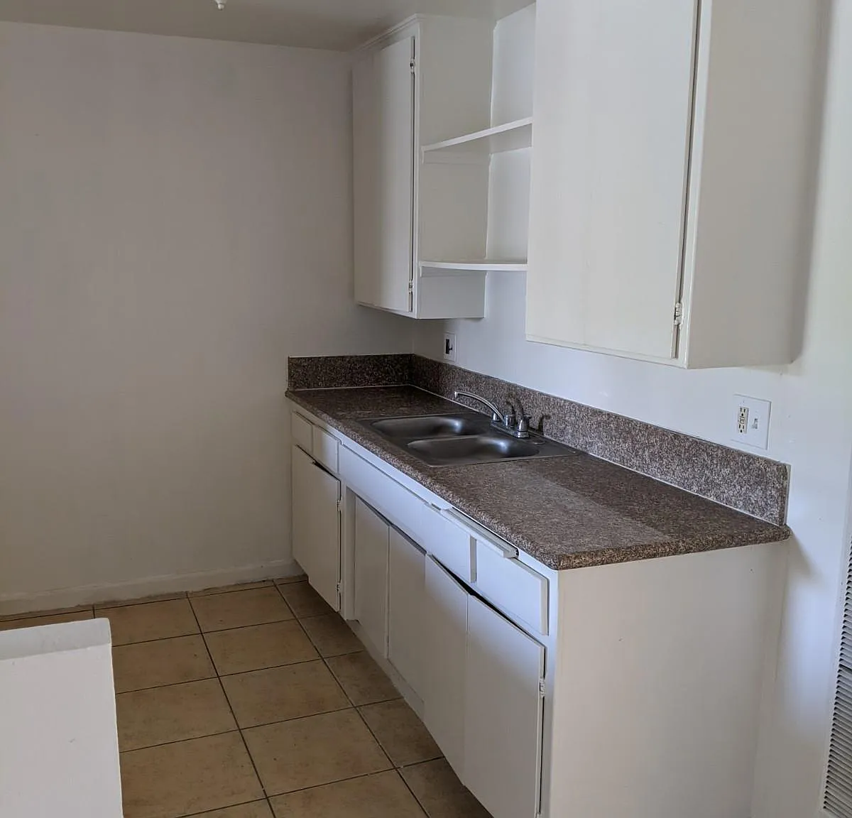 175 E James St — Photo 2
