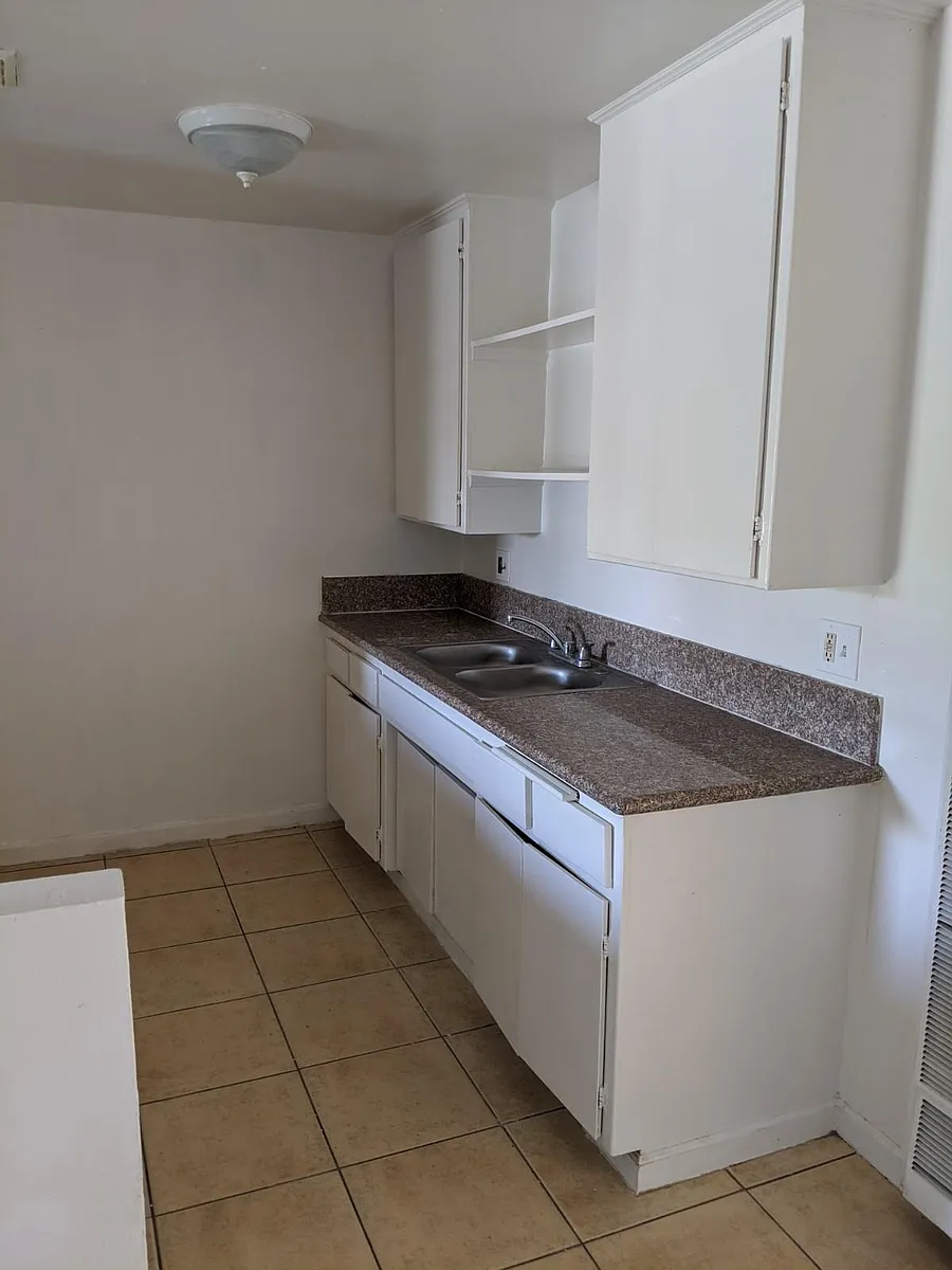 Kitchen - 175 E James St #M