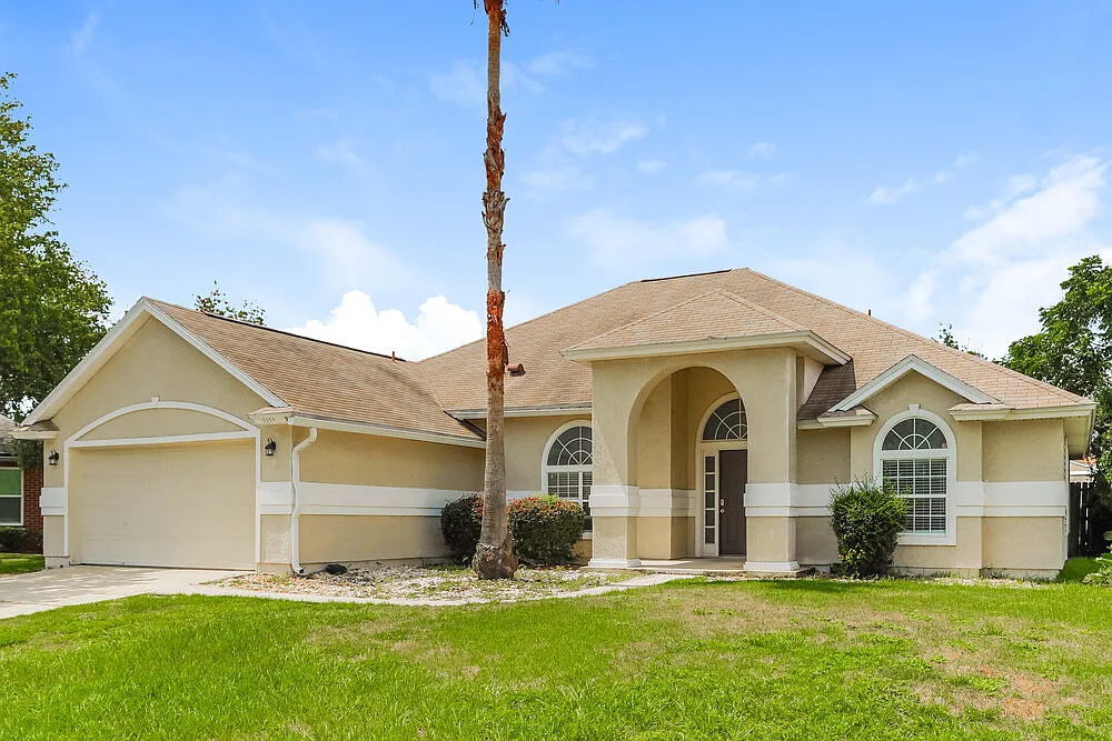 4 bed, 2.0 bath, 2255 sqft, $2,380 — Photo 3