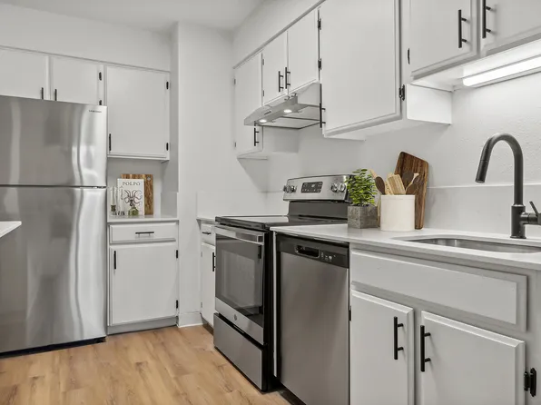 ReNew Laurelwood, 3875 Lake Grove Ave #3853-6, Lake Oswego, OR 97035